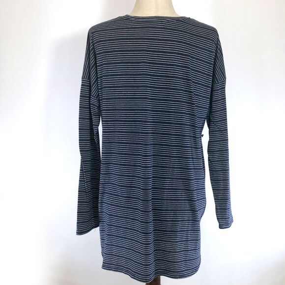 Two Hearts Maternity Navy Stripe V-Neck Tee Size Large - Picture 8 of 8
